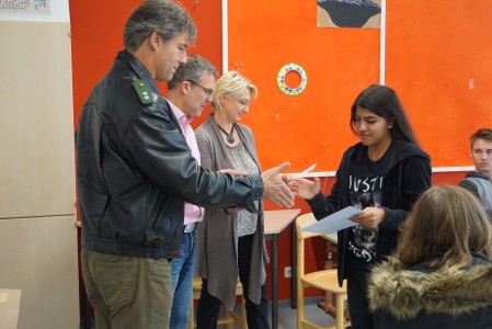 zeugnisuebergabe schulbusbegleiter 25102016 ks 3